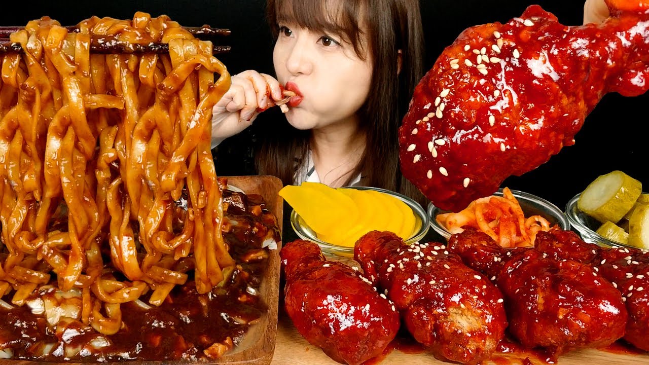ASMR (приготовление и еда) Домашняя пряная куриная ножка с огнем и лапша из черной фасоли