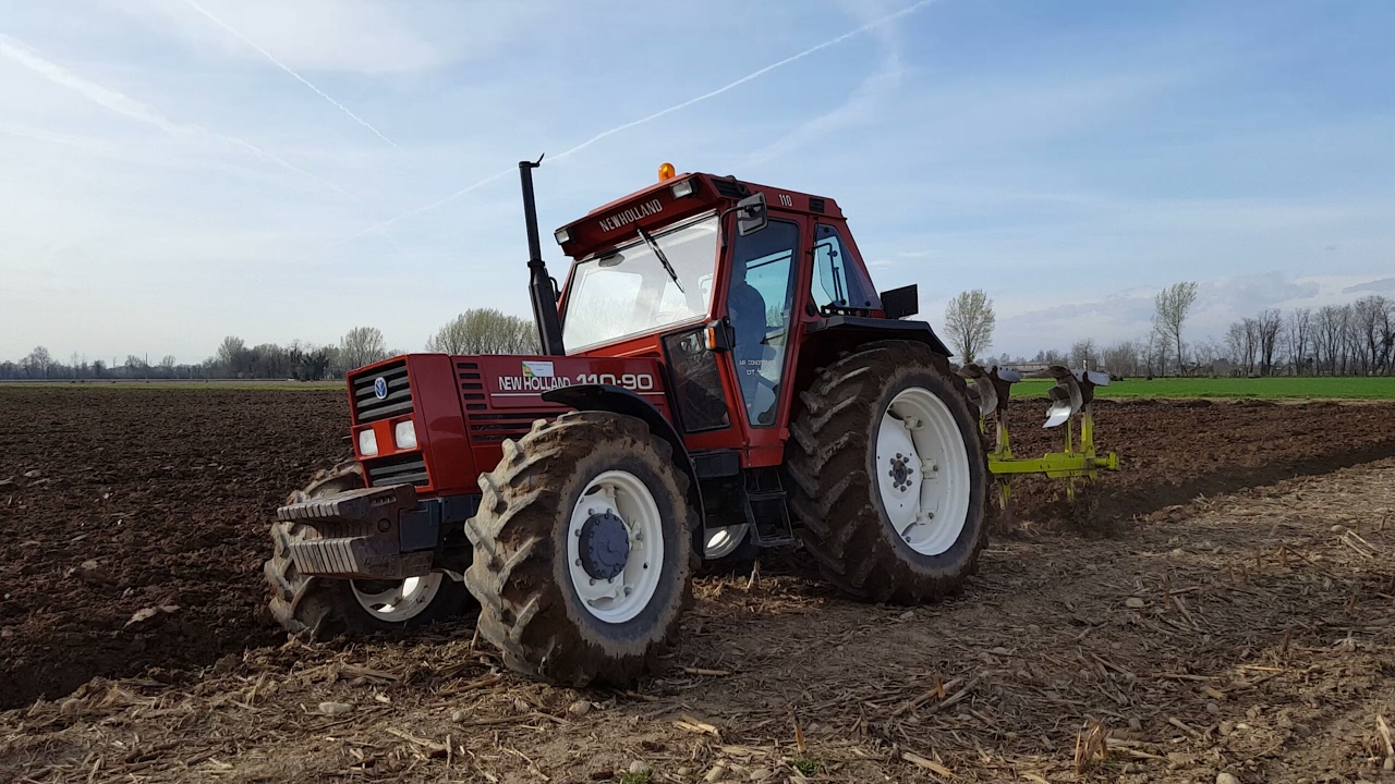 Aratura 2017 | New Holland 110 - 90 + aratro Piccioni 3 Vomeri | Agrisengo