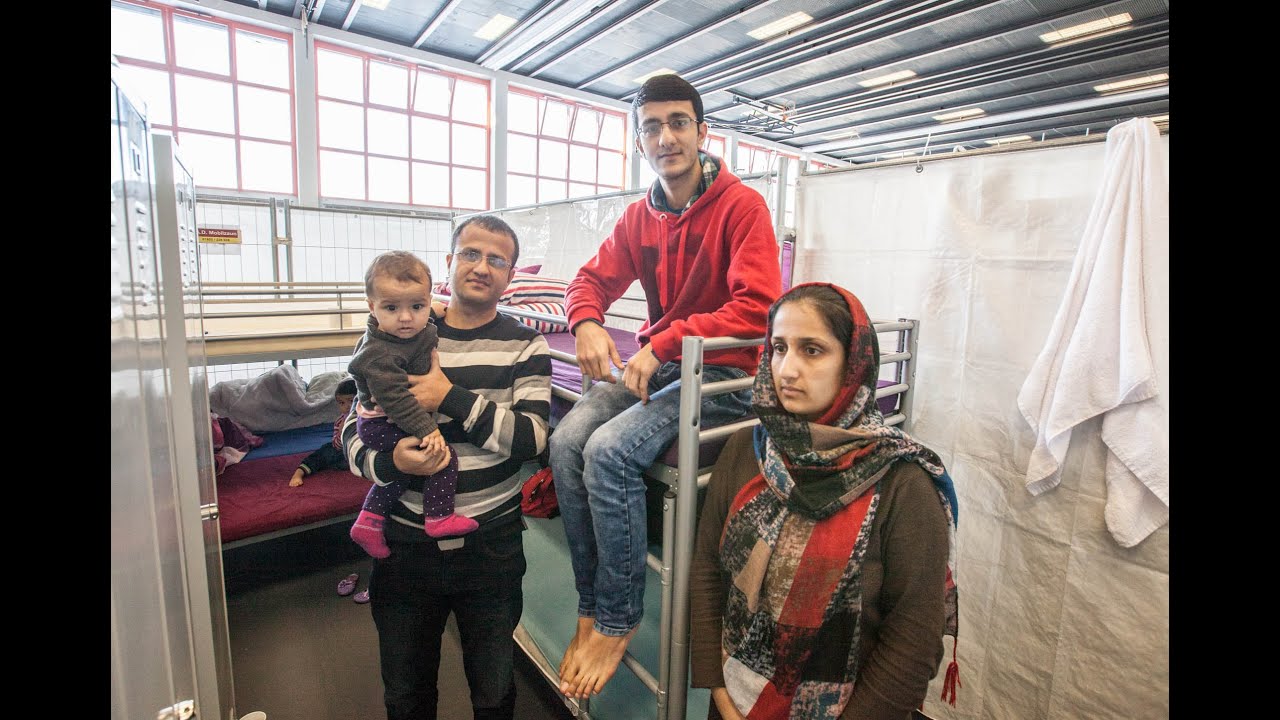 Zu Besuch in der Fl&uuml;chtlingsnotunterkunft in Gilching