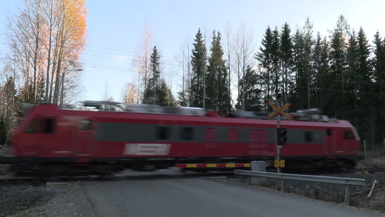 Sweco Finland LIV 75197 passed KILPAKORPI level crossing @ J&auml;ms&auml;, Finland