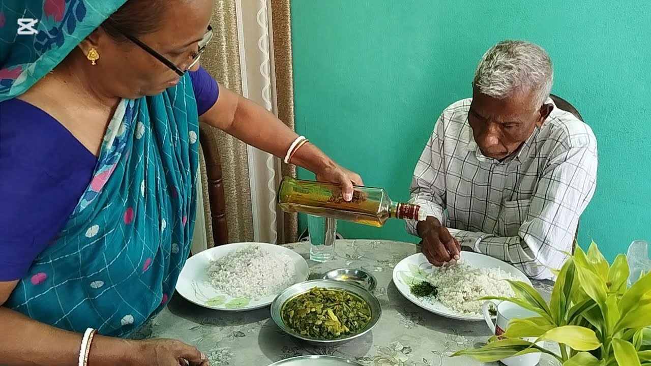 পালংশাকের ঘন্ট,পাবদামাছের মাখো মাখো ঝোল রান্না,নিমের তিতার সাথে একটু সরিষার তেল নিচ্ছি।cooking