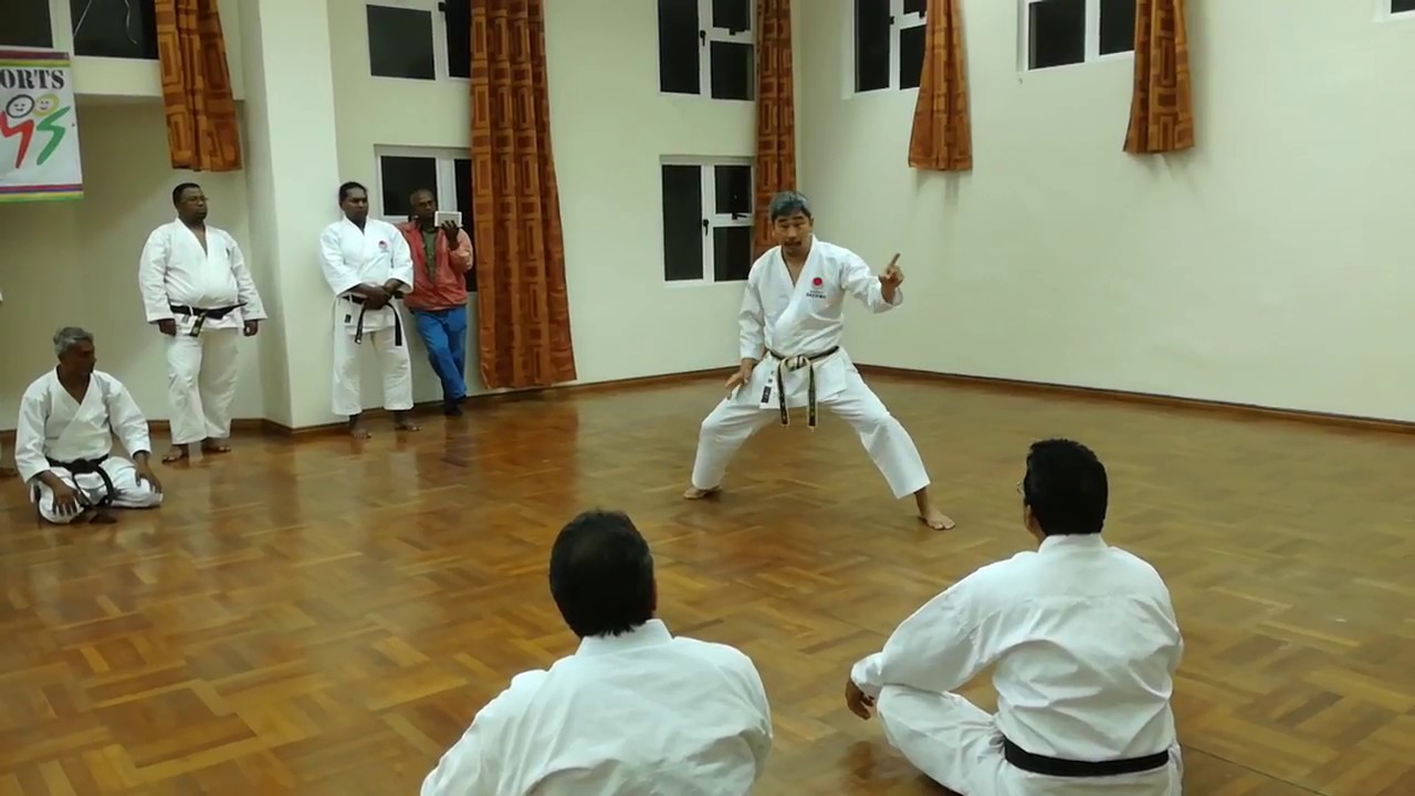 Okuma Sensei explaining Bassai dai step by styep