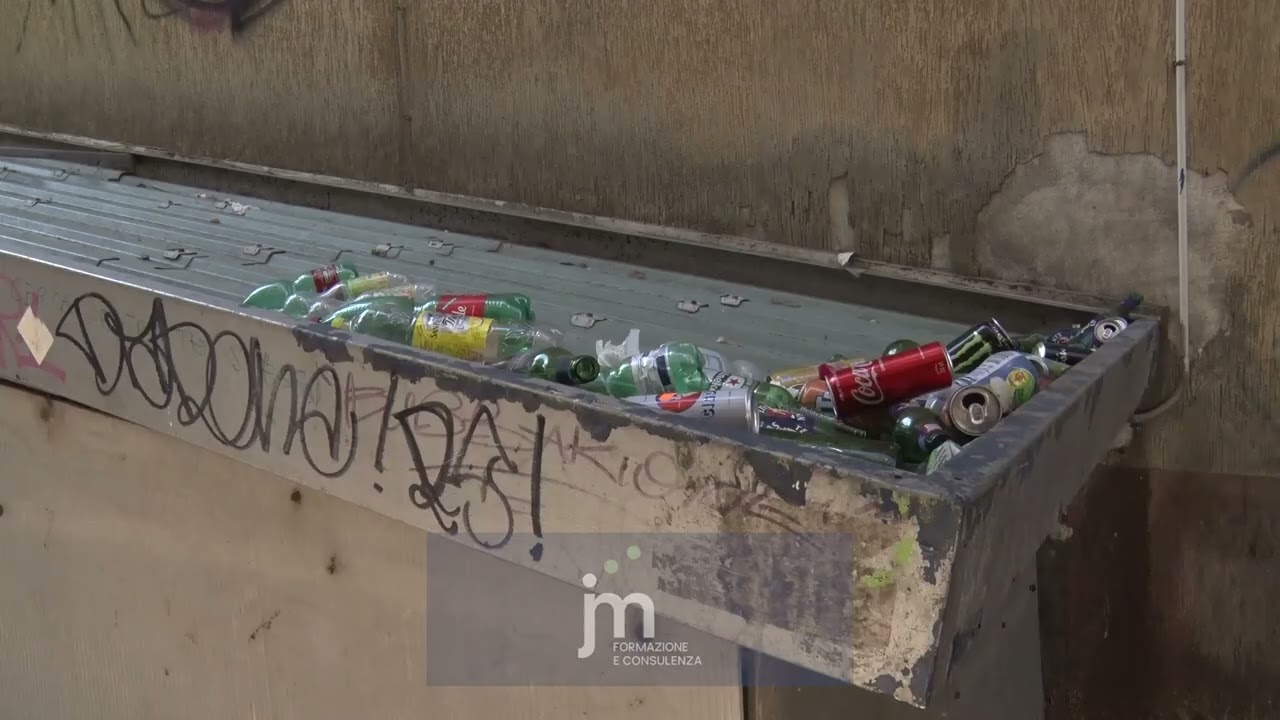 Battipaglia. Via Roma, altezza ex Circolo Il Punto, grave situazione igienico sanitaria