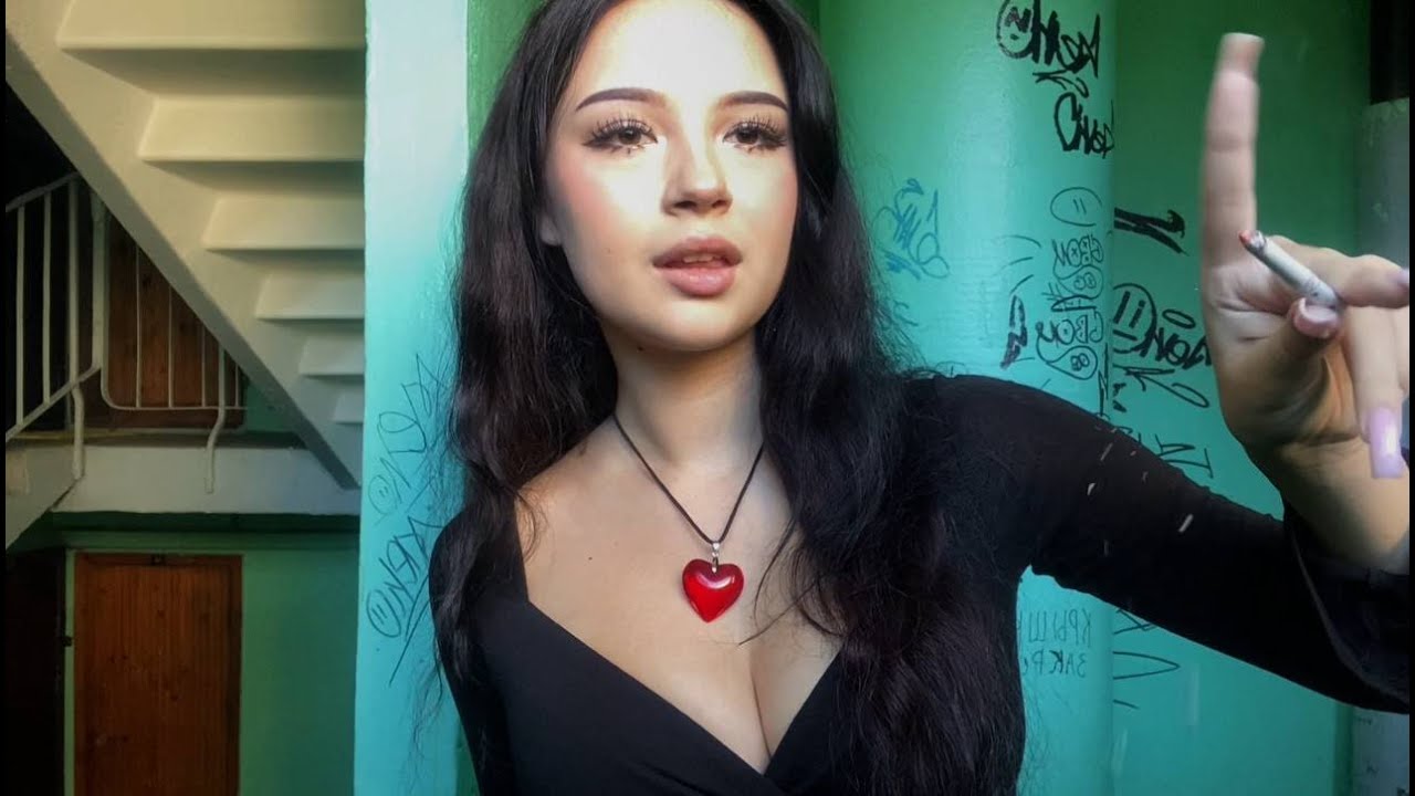 asmr Я курю и мне П0хYй 🚬 girl smoking cigarette
