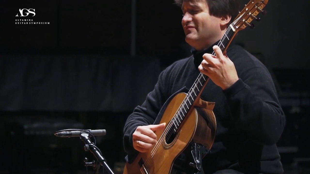 Rene Izquierdo plays 'Junto al Generalife' by Joaquin Rodrigo. Altamira Guitars