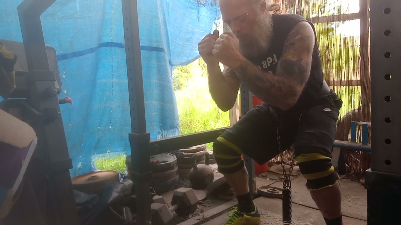 Isochain belt squat 42sec.