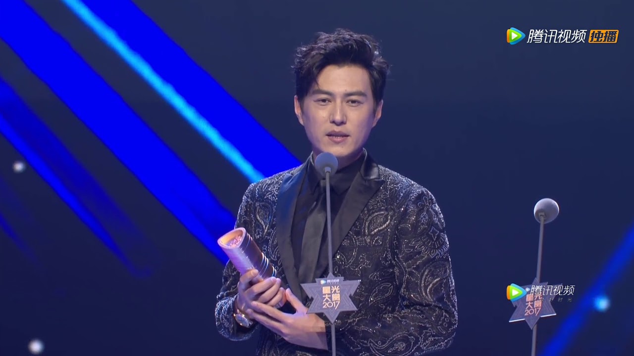靳东获得“年度电视剧男演员”荣誉（2017星光大赏荣耀盛典）