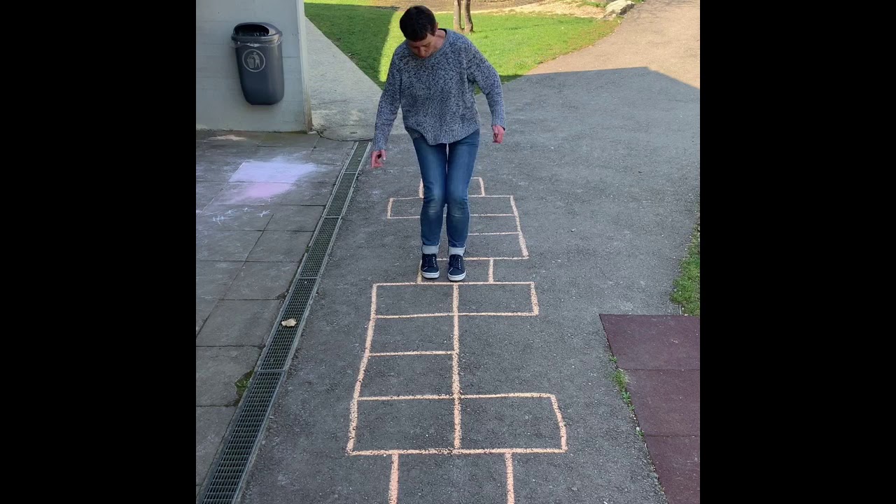 Kindergarten Beringen - H&uuml;pfspiel einfach