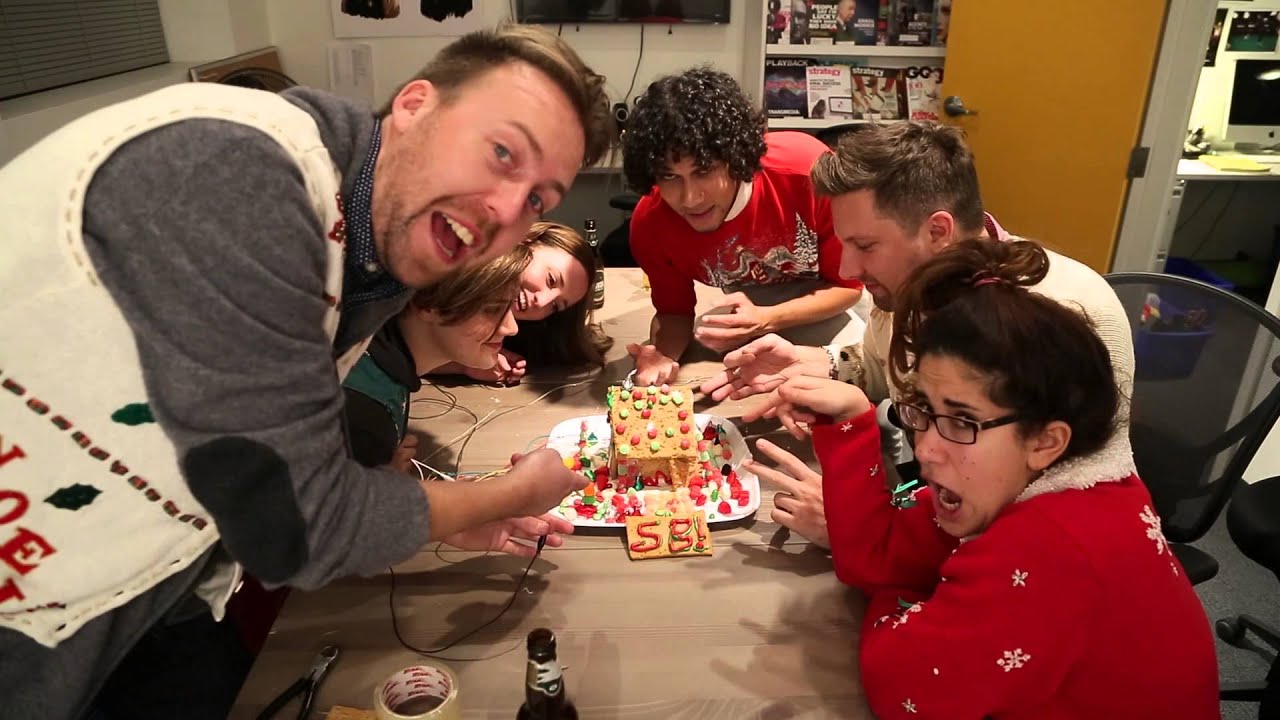 Smokebomb's Interactive Dubstep Gingerbread House