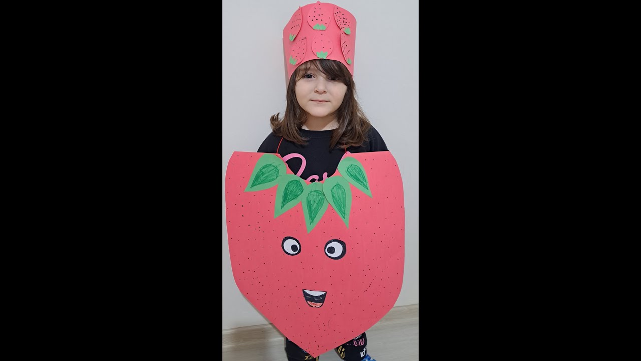 Beyza ile Yerli malı haftası için çilek kostümü yaptık