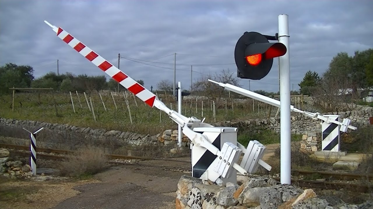 Spoorwegovergang Martina Franca (I) // Railroad crossing // Passaggio a livello