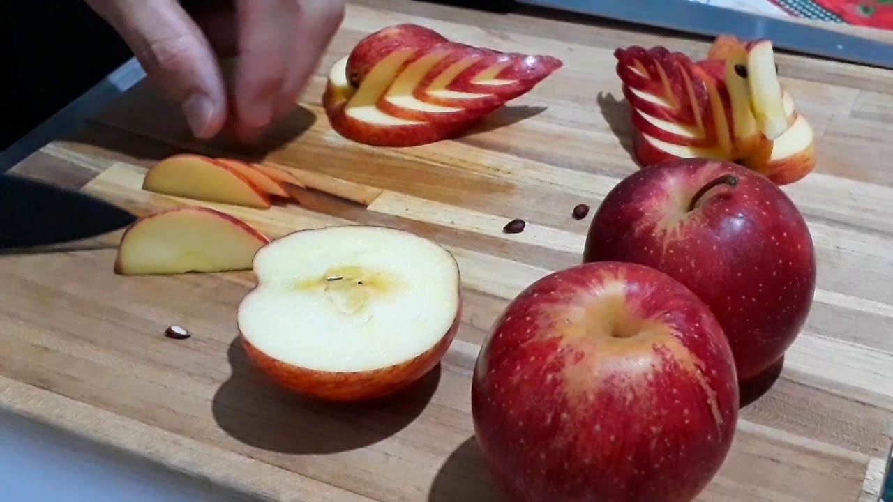 Aprenda como fazer patinhos com maçã, para enfeitar a culinária japonesa!