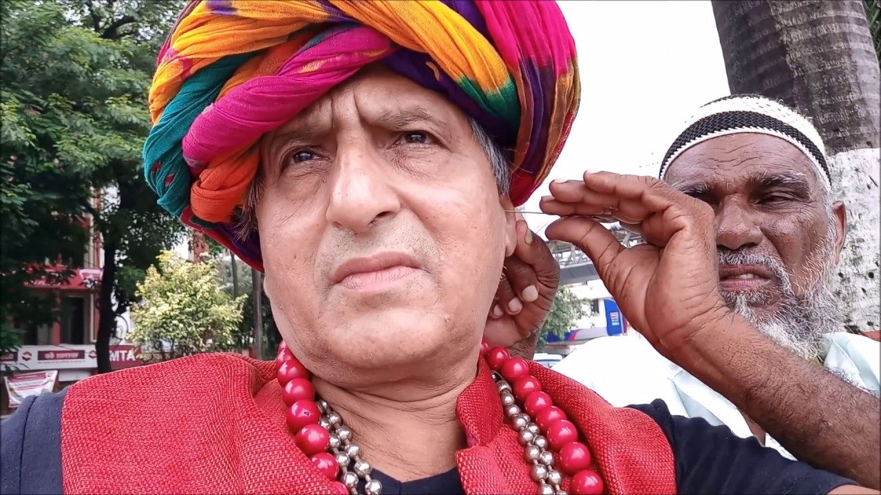 The Earcleaners  Nabi and Kassim  Bandra Talao 1