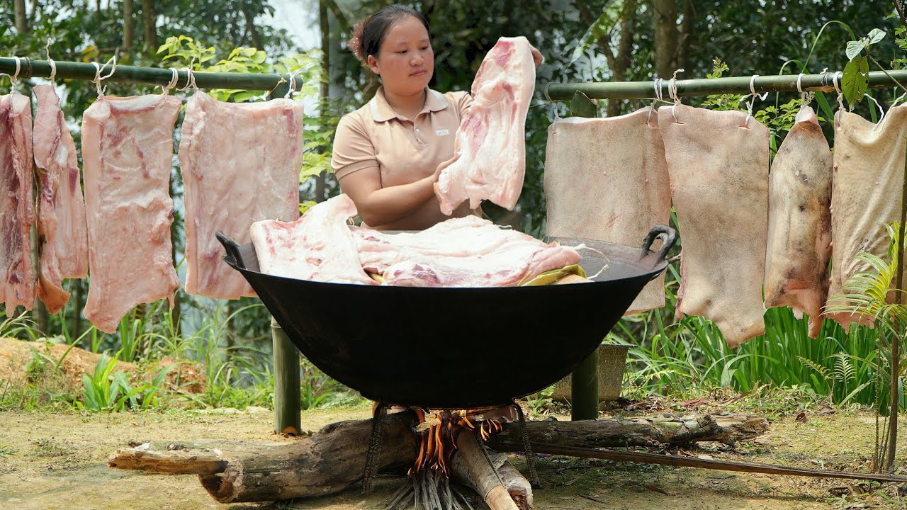 Process of making cooking oil from pork - Frying a super large pan