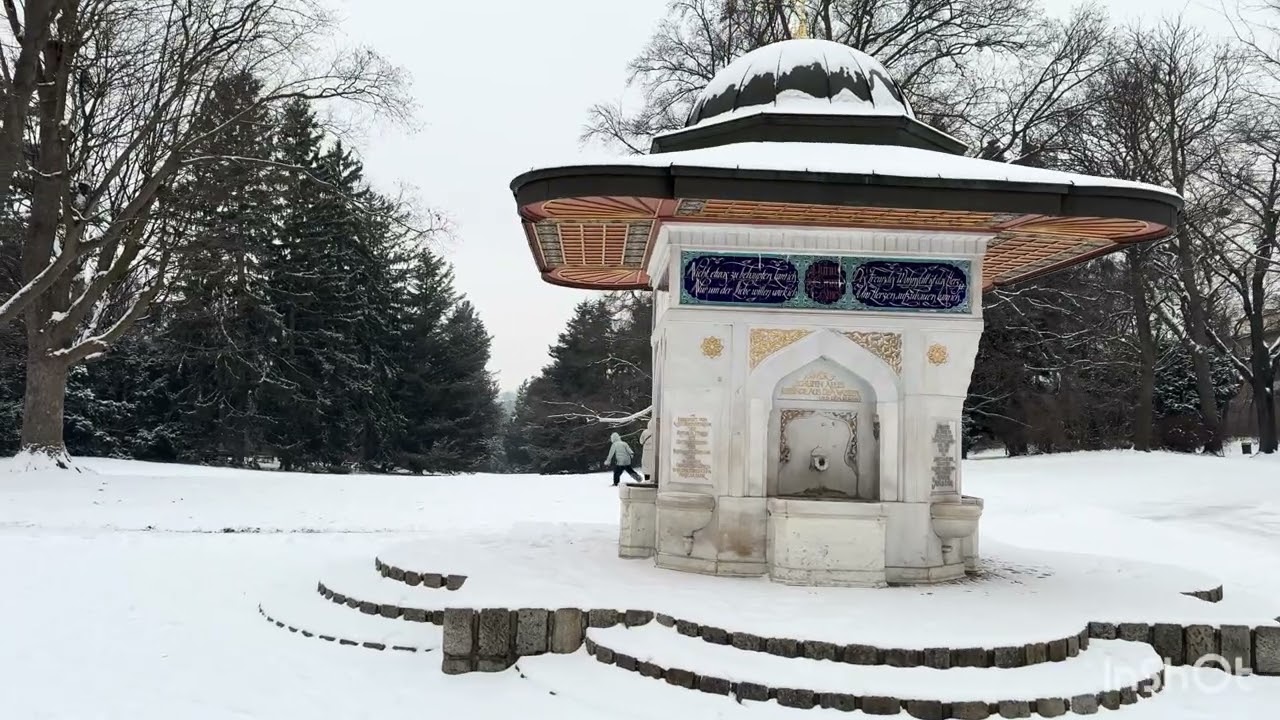 A snowy day at  Türkenschanzpark, Vienna