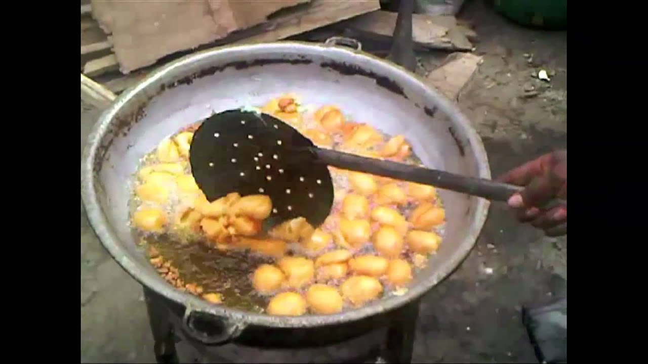 Nigerian Food: how-to make Akara, Lagos street-style