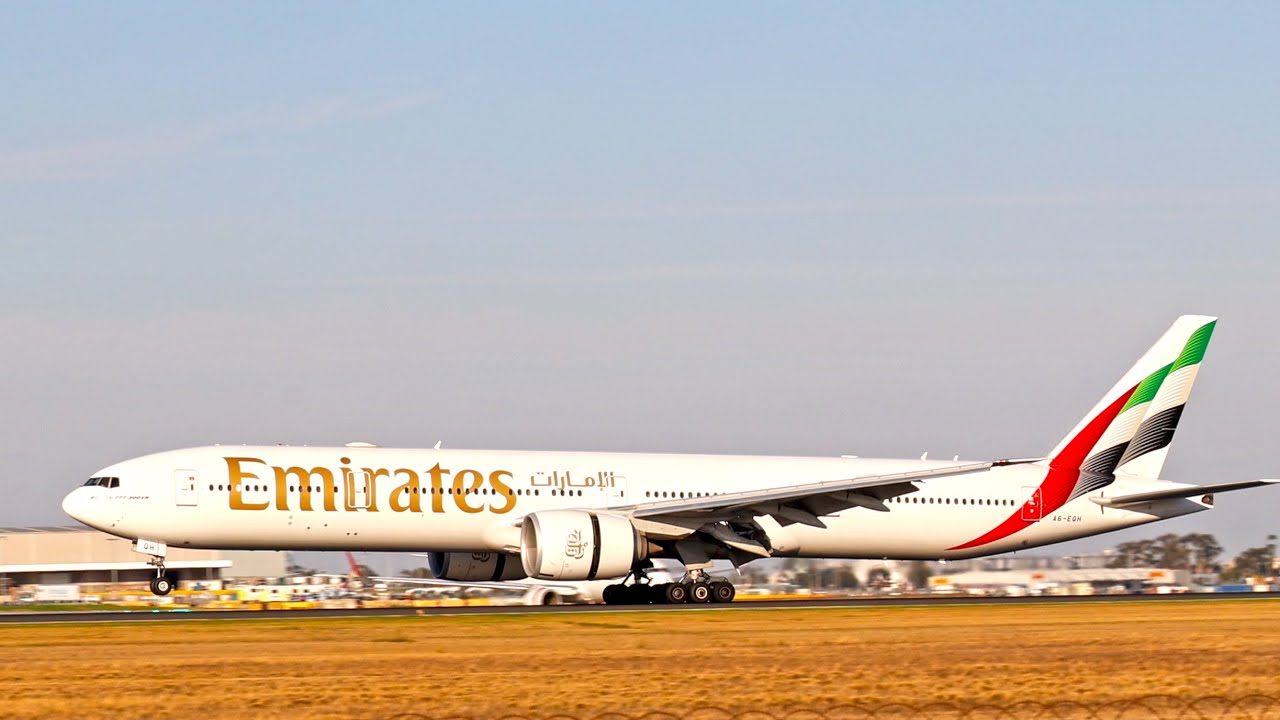 20 minutes of Autumn plane spotting at Melbourne and NEW Emirates Livery