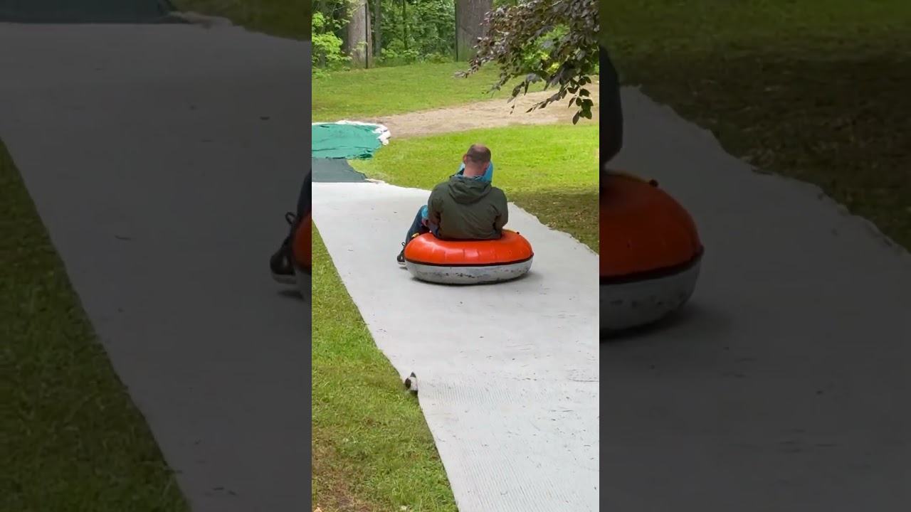 Gillich Events - Snow tubing - jak to frč&iacute;, když pr&scaron;&iacute;, na mokr&eacute;m povrchu 😆🤩