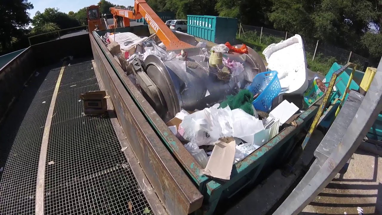 Le compactage des bennes en decheterie