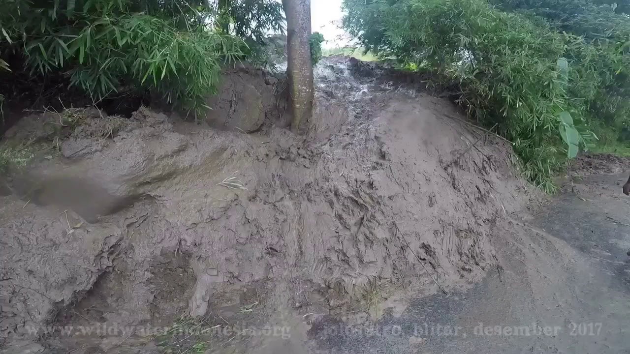 Wild Water Indonesia TV - Longsor Jolosutro, Blitar, Jawa Timur (Desember 2017)