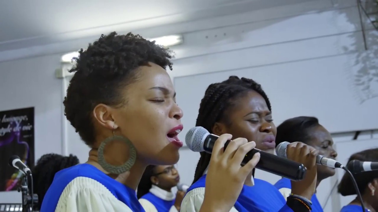 Chants de louange et d'adoration par la chorale "les pierres vivantes"