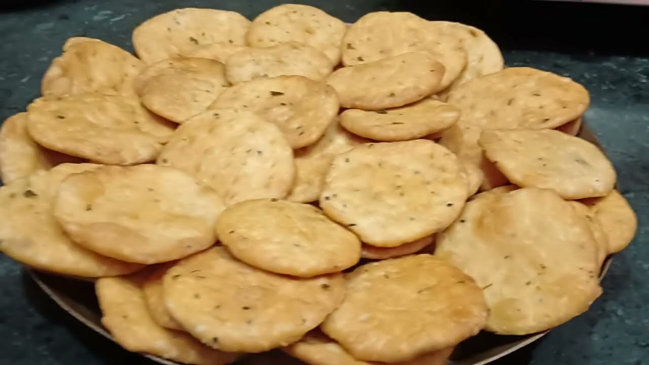 होली के लिए बनाई स्पेशल मठरी वो भी कुरकुरी और स्वाद में मज़ेदार!!😋❤️| Mathri Recipe |