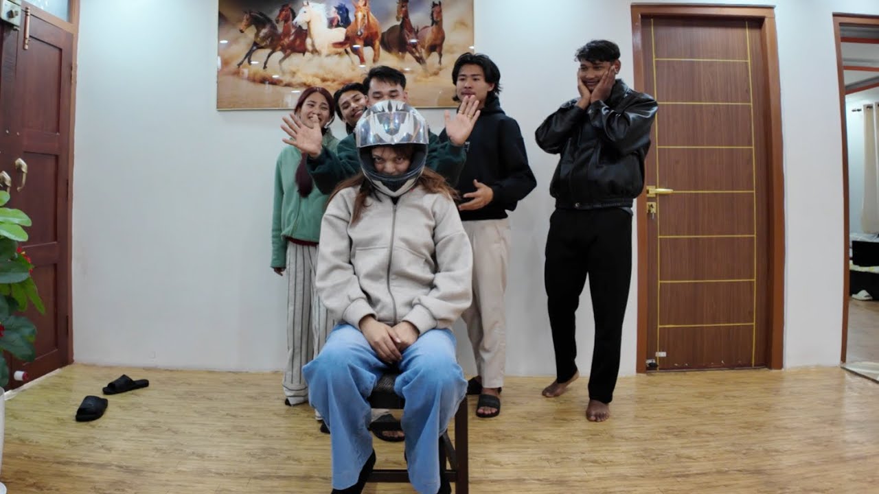 HELMET GAME WITH SAALI 😁|| KASKO KASKO TAUKO FUTEYO YO GAME KHELDA🤣