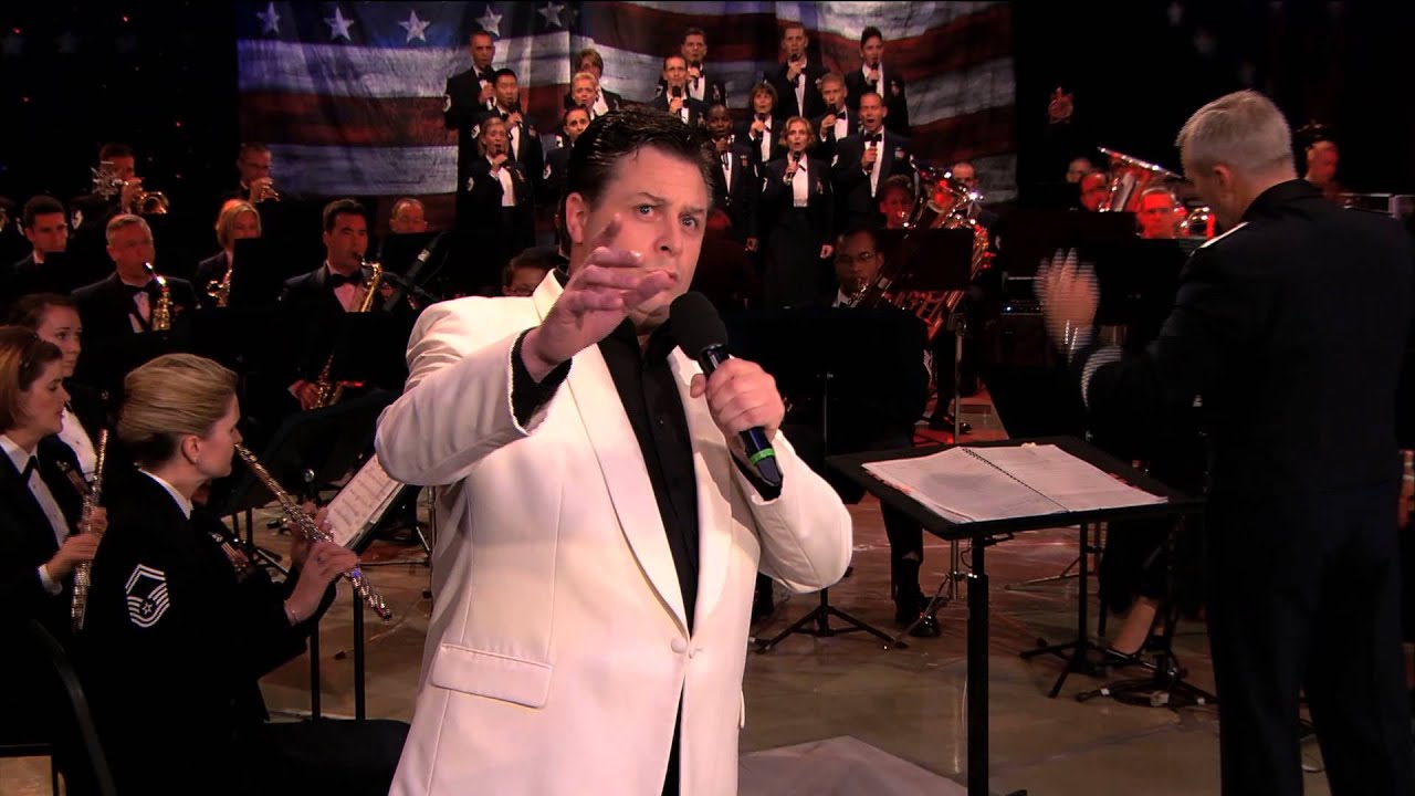 Tenor Anthony Kearns Sings 