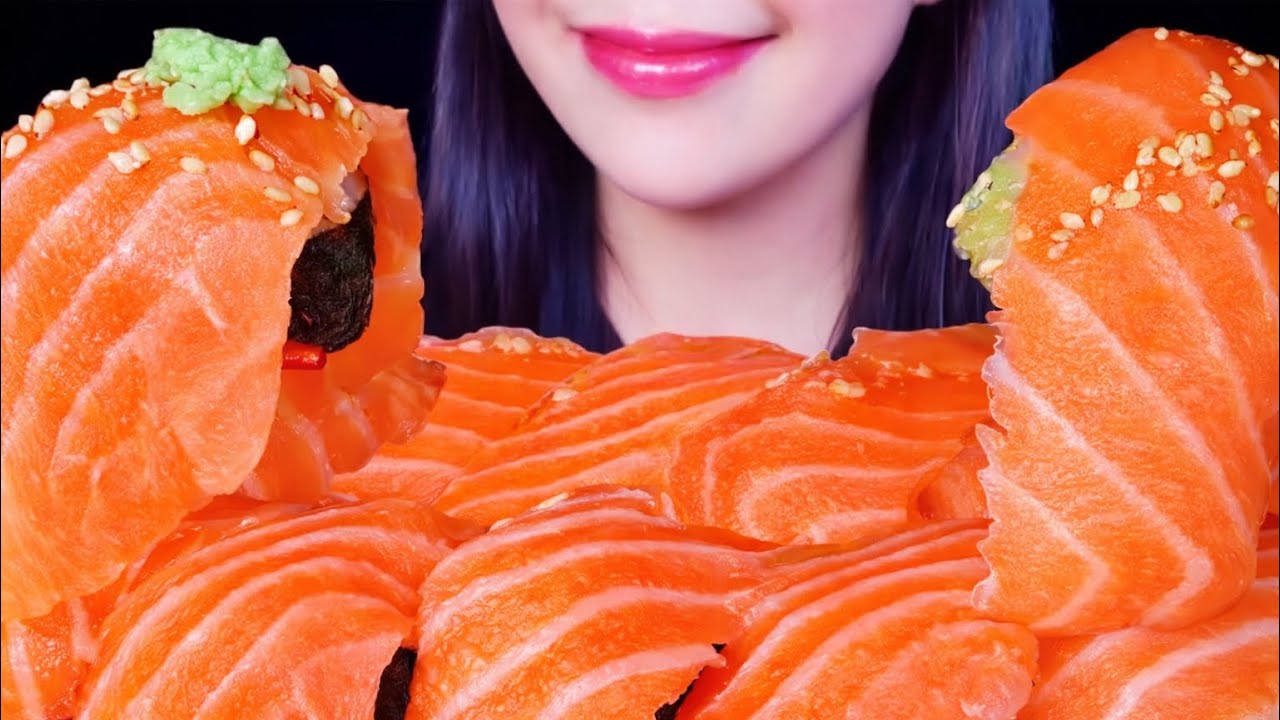 Мукбанг с суши из лосося 🐟🍣 ASMR Сашими из лосося Звуки еды Морепродукты Шоу еды