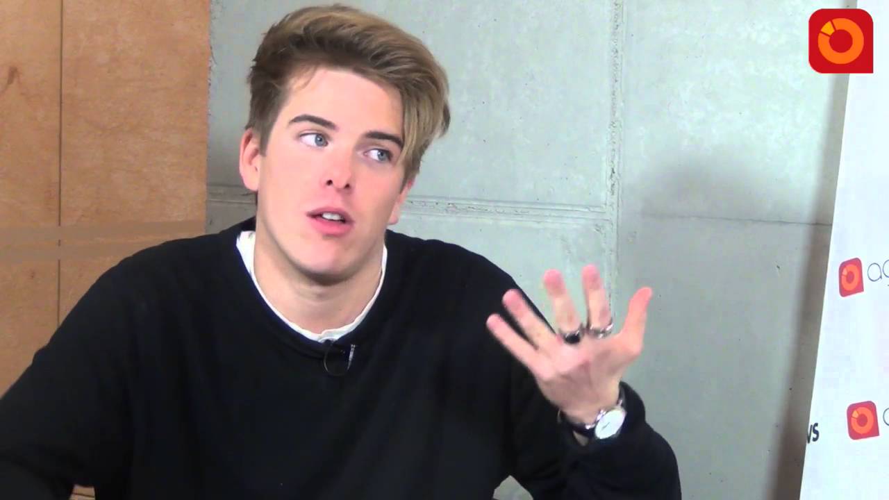 #iRedes2016| Entrevista a &Aacute;lex Pu&eacute;rtolas- Youtuber