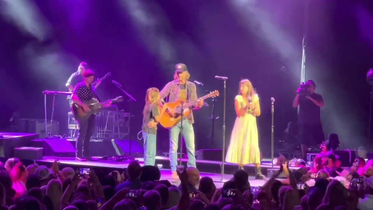 Dierks Bentley brings out his daughters Evie and Jordan!