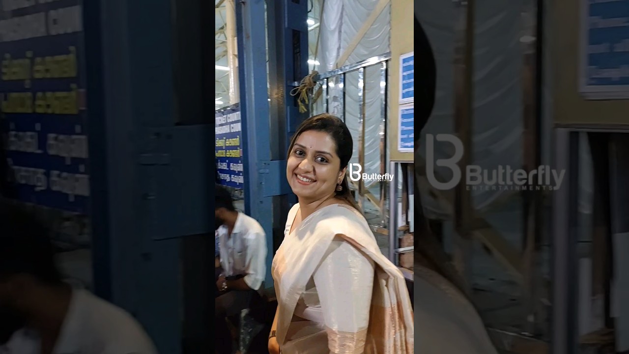ഞാൻ നേരത്തേയെത്തി 🥰 |Sarayu Mohan at Guruvayoor Temple | #sureshgopi #guruvayoor