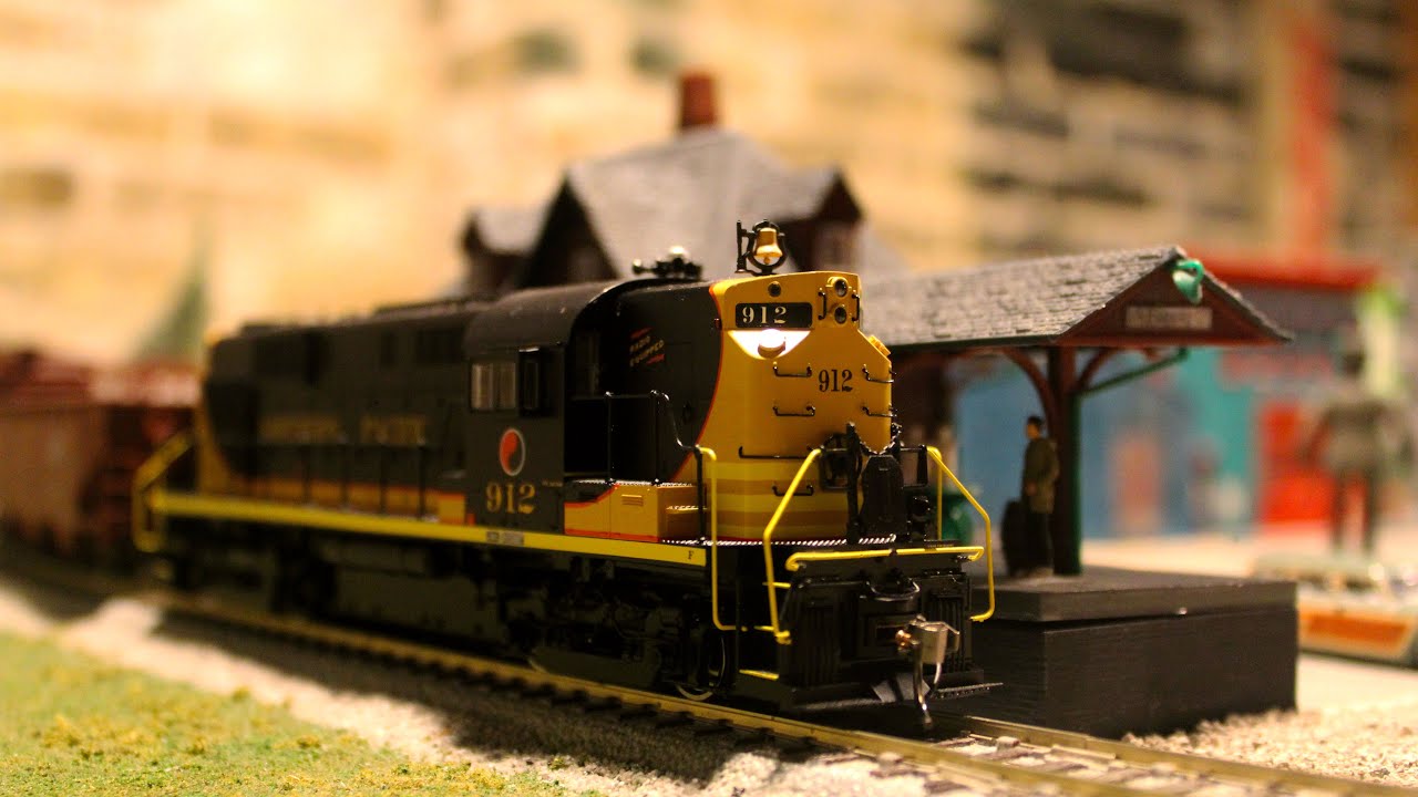 TheLOKRailfan Model Reviews Episode 14: Rapido RS-11