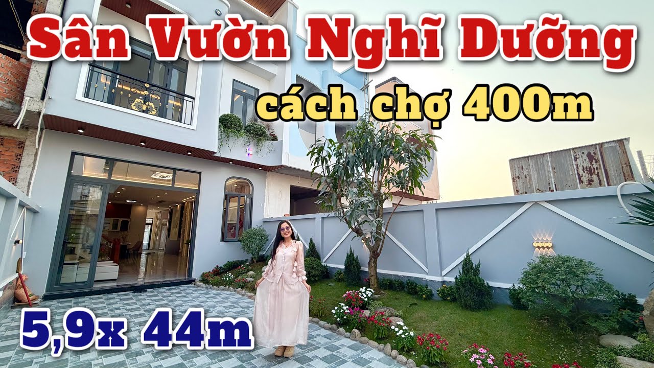 BÁN NHÀ SÂN VƯỜN ĐẸP NHƯ VILLA RỘNG RÃI CÁCH CHỢ 400M😮Nhà sổ hồng riêng full thổ cư tặng nội thất