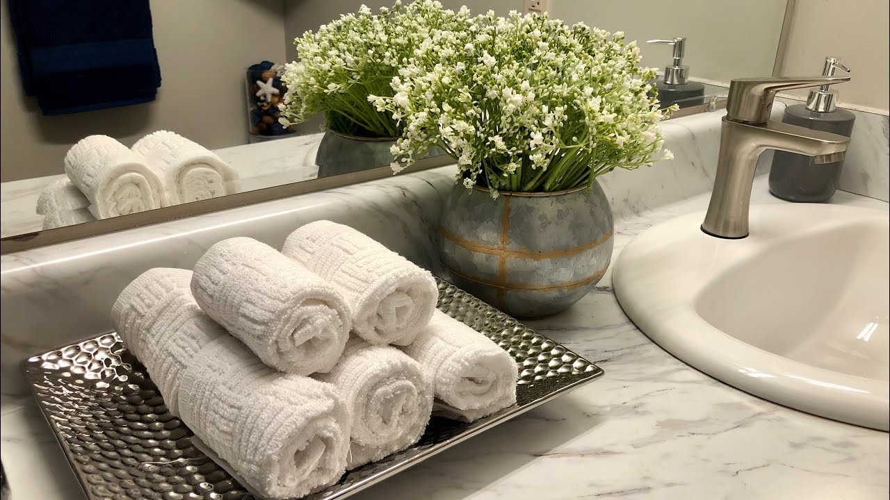 Bathroom decorating on a budget! #bathroomdecor #sparklelove