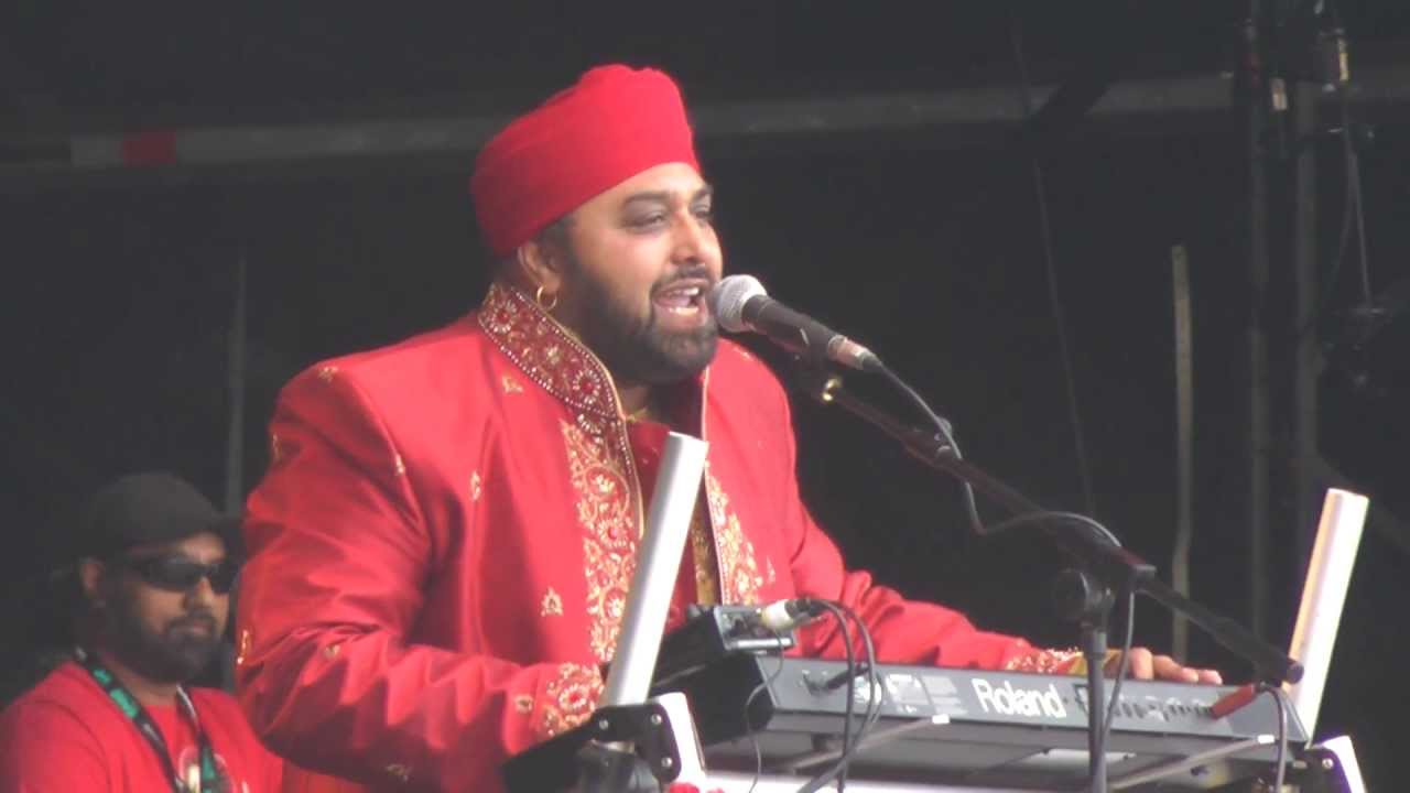 Kissmet (Open Air Stage, WOMAD, 26/07/2013)