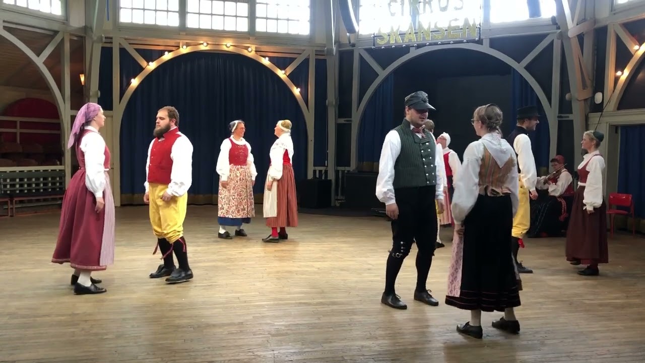 Skansens folkdanslag dansar Varsovienne från Arbrå