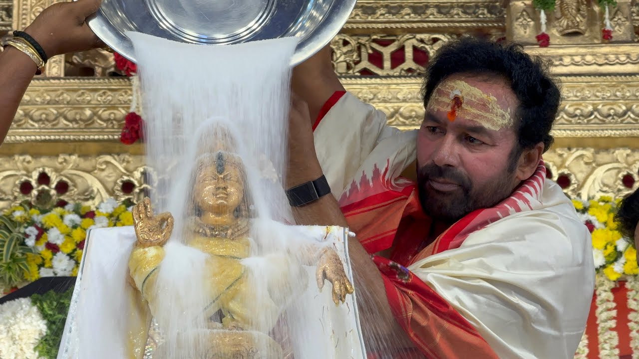 Union minister G Kishan Reddy Ayyappa Padi Pooja 2025 | BJP Kishan Reddy family Ayyappa Swamy Pooja