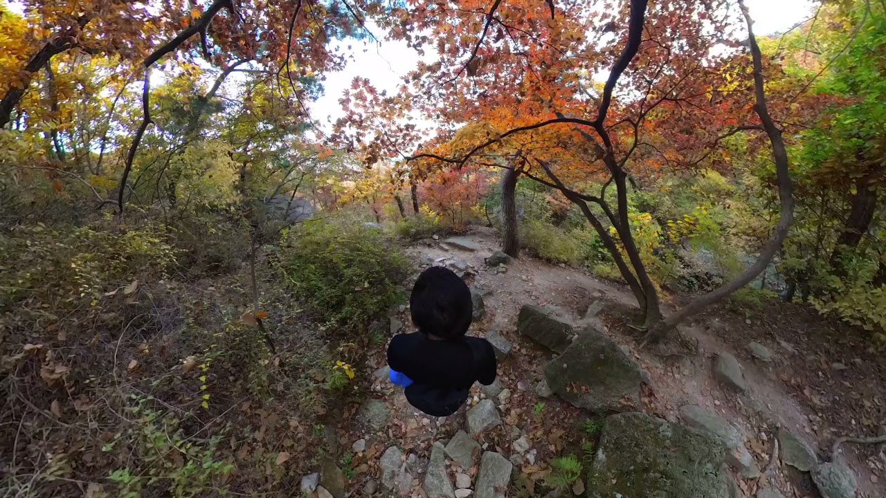 Bukhansan 4K: 8 km Hiking in Seoul South Korea in Autumn season in time-lapse with #insta360