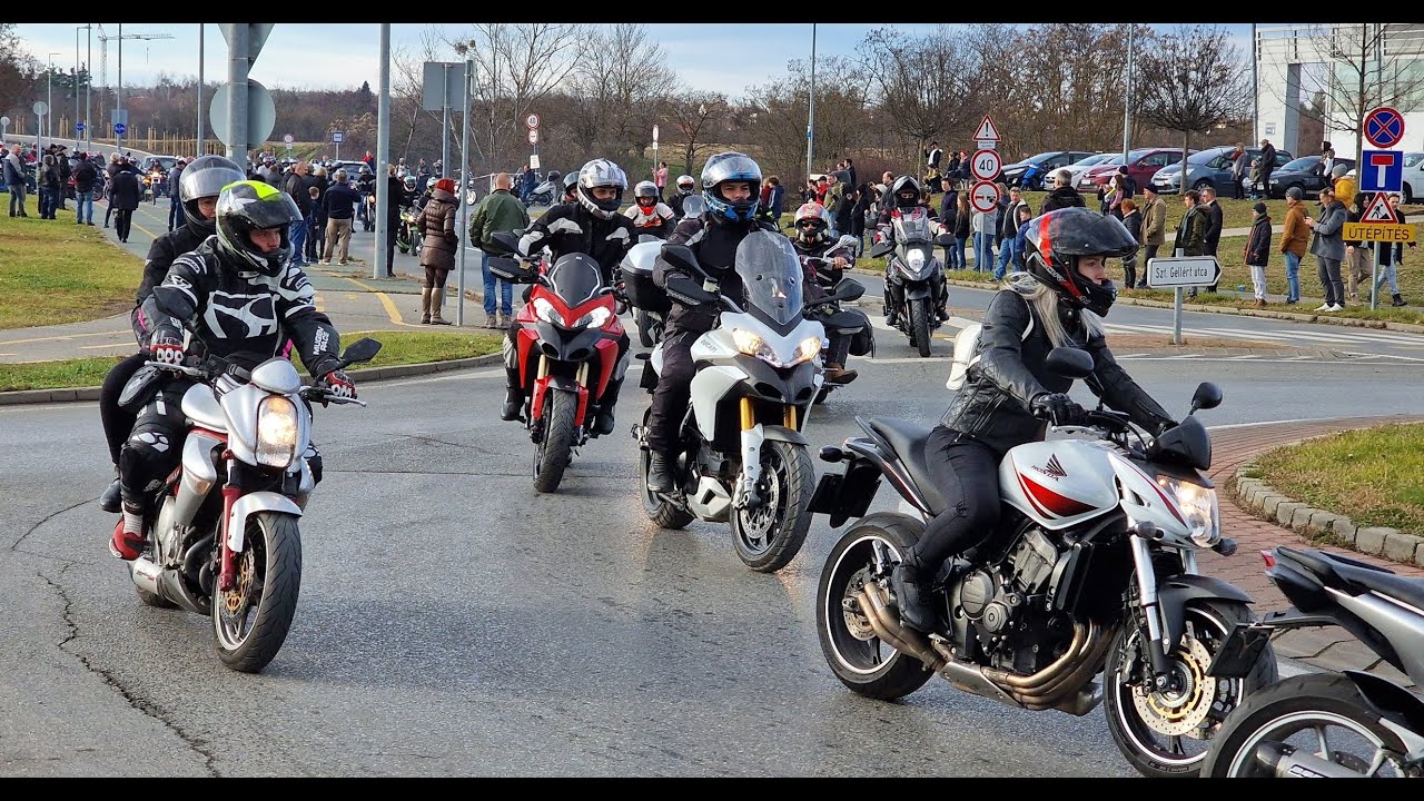 Közel 400 motorral indult a szilveszteri motoros felvonulás Szombathelyen - 2022.