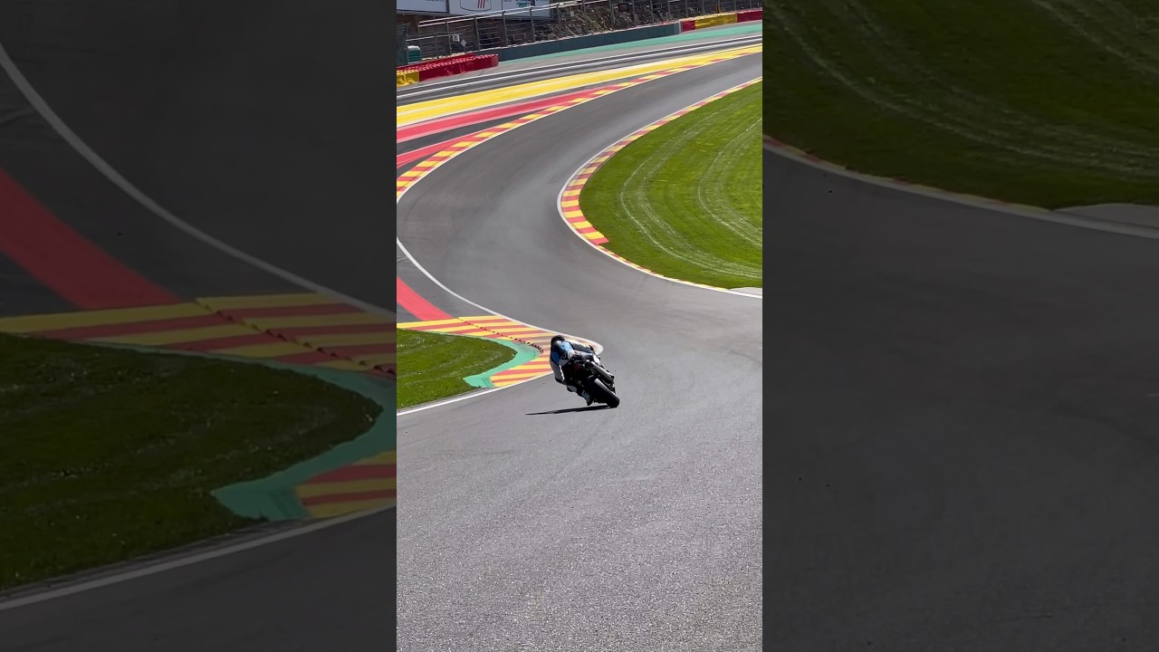Sliding into The Eau Rouge with 289kmh at Spa Francorchamps 💨⚡️ #superbike #yamahaR1