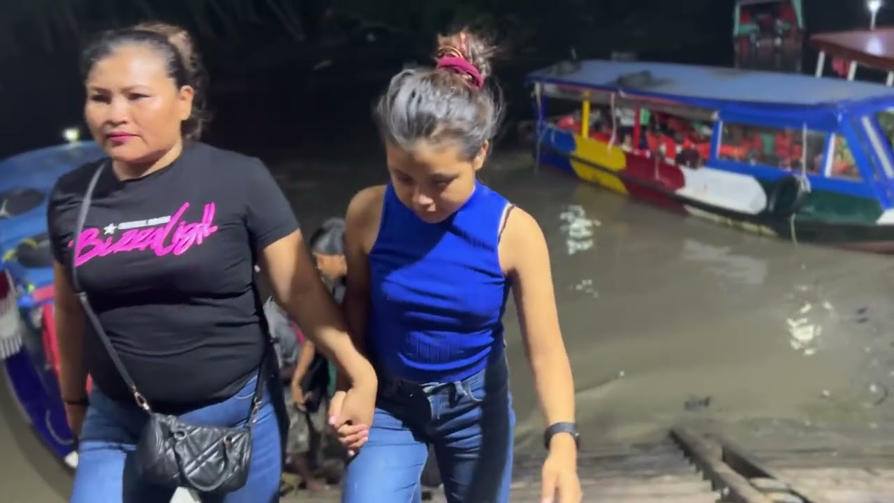 TOURING GUYANA  BY BOAT 