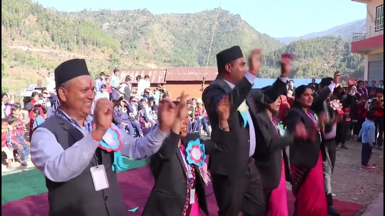 ४६ औं वार्षिकोत्सवमा पालुखा मावि इस्मा-२ गुल्मीका प्रअ सहितको शिक्षक शिक्षिकाकाे नृत्य 🙏