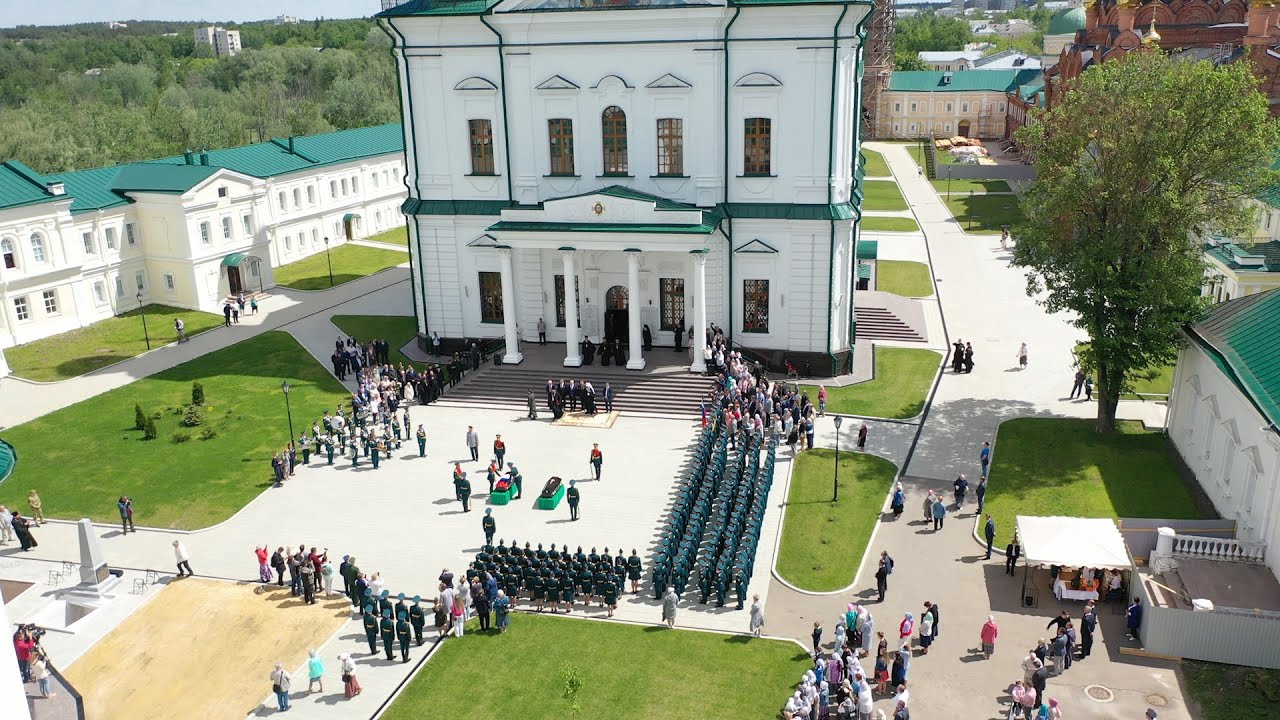 Перезахоронение останков героя Отечественной войны 1812 года генерала Бориса Полуектова