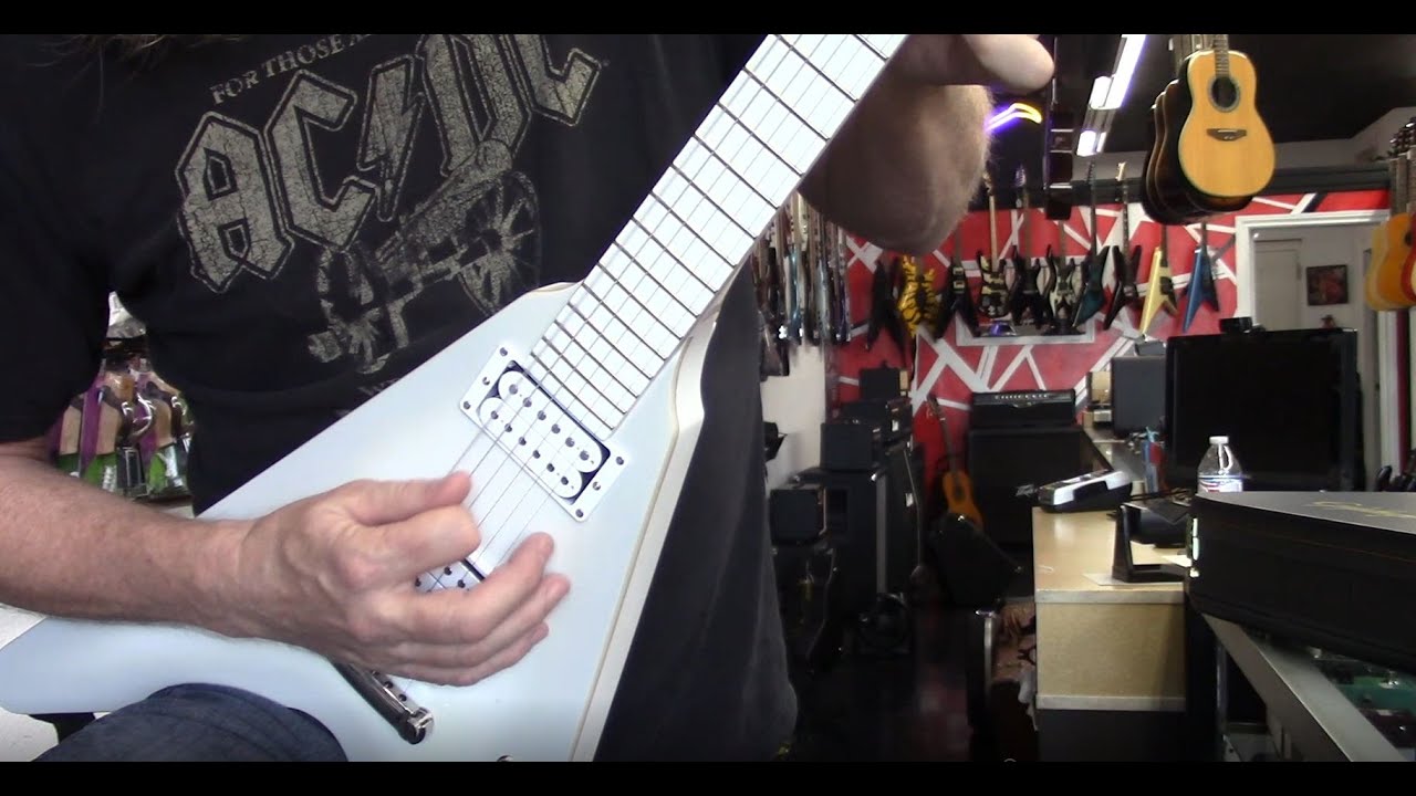 Limited Edition Brendon Small Epiphone Snow Falcon