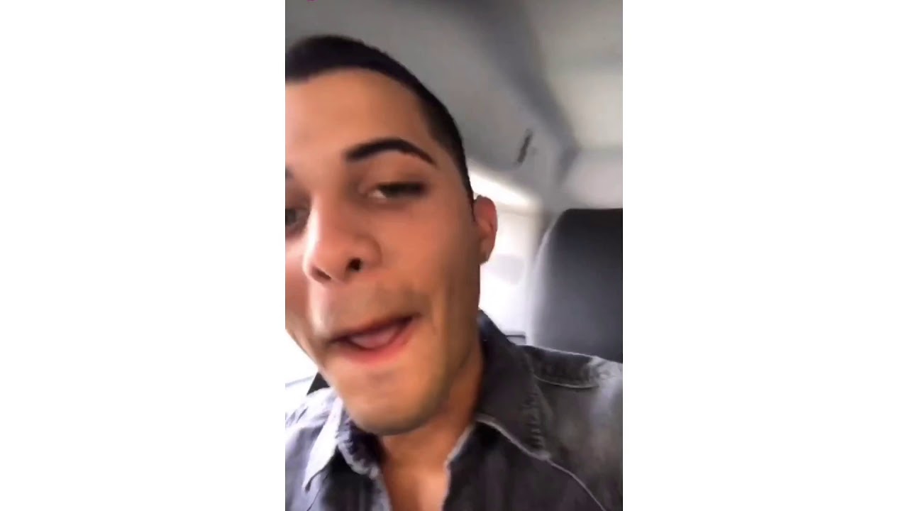 Erick Brian Colón cantando con Richard Camacho en el auto (Instagram story 2019)
