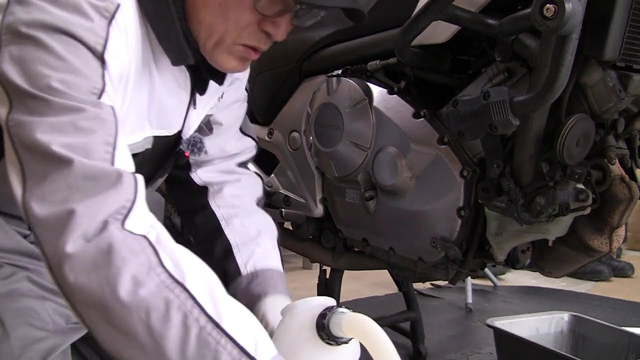 NC700Xのオイル交換（普通）ww