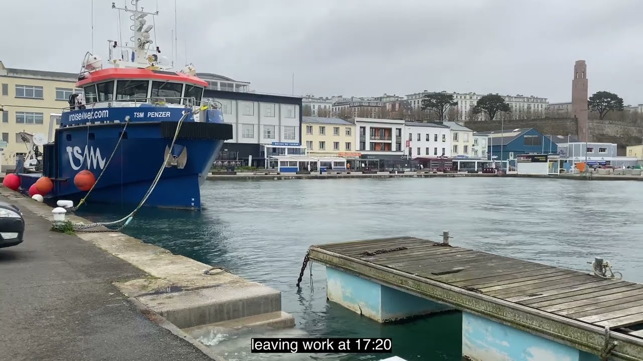 A day in my life as a freight forwarding intern | Office, Brest, Sea