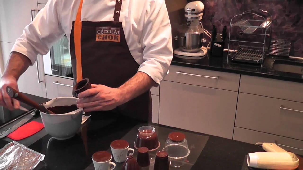 Kit chocolat , réaliser en chocolat à cuisiner des flûtes de champagne - Cecolat Chok