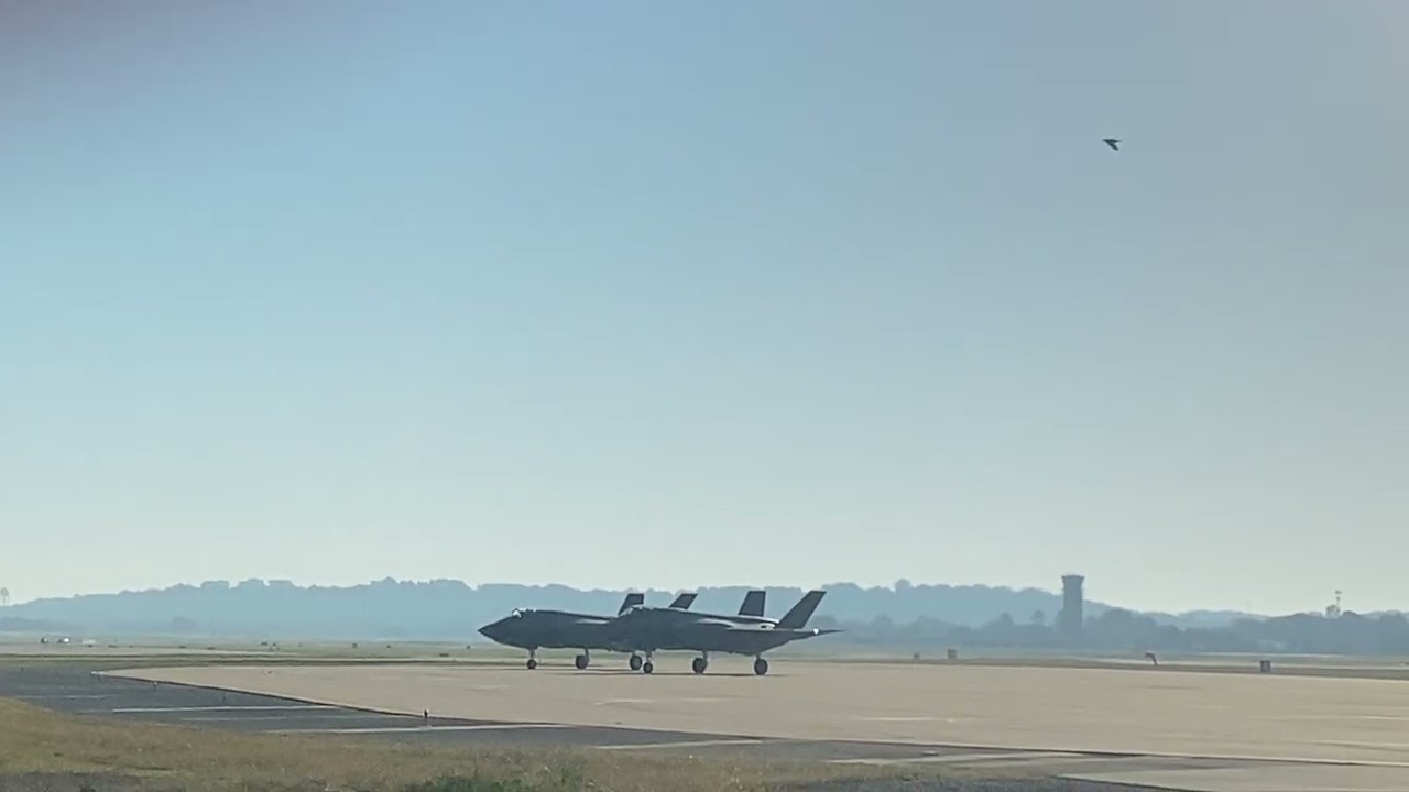 Polish f35 Taxiing and taking off from fort smith Regional Airport
